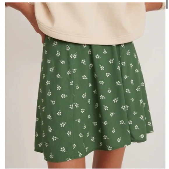 Marine Layer Bonnie Mini Skirt in Green Modern Ditsy - Picture 1 of 4